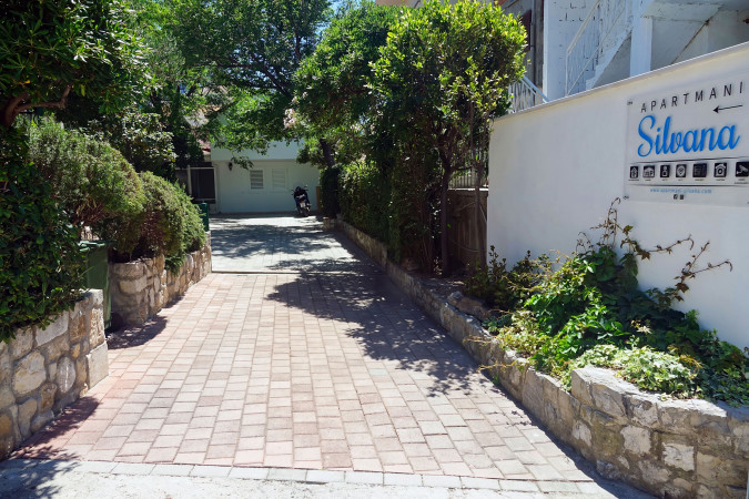 Beautiful environment, Apartments Silvana Makarska